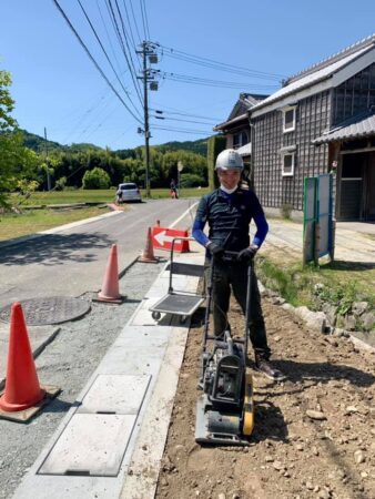 松阪市で側溝入れ替えの土木工事