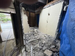 松阪市でRCブロック造風呂場の解体工事