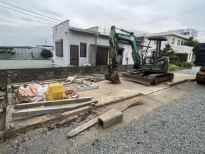 松阪市で木造コン柱造倉庫の解体工事