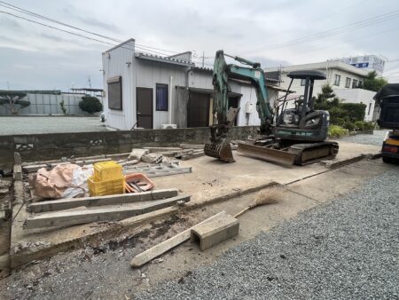 松阪市で木造コン柱造倉庫の解体工事