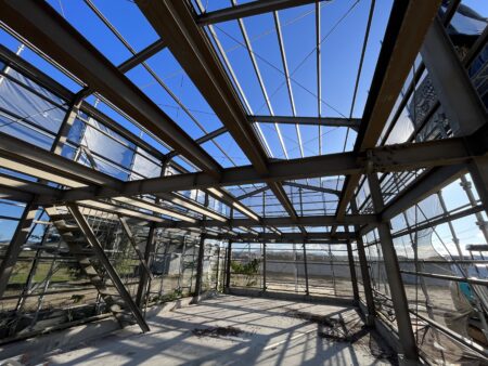 松阪市で鉄骨造二階建て倉庫事務所のスケルトン工事