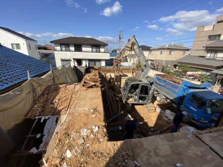 松阪市で木造２階建て住宅の解体工事